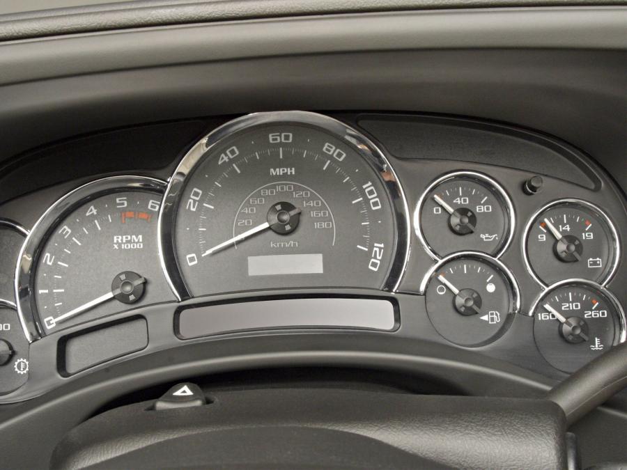  Cadillac Escalade ESV Platinum Edition 2004 года  (фото 17 из 18)